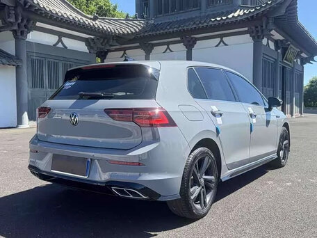 2023 Volkswagen Golf VIII, серый, 1980000 рублей, вид 4