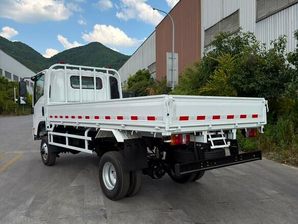 2026 Isuzu Elf (N-series), белый, 5190000 рублей - вид 2