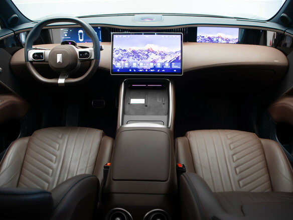 2023 Avatr 11 90 kWh I, серебристый - вид 7