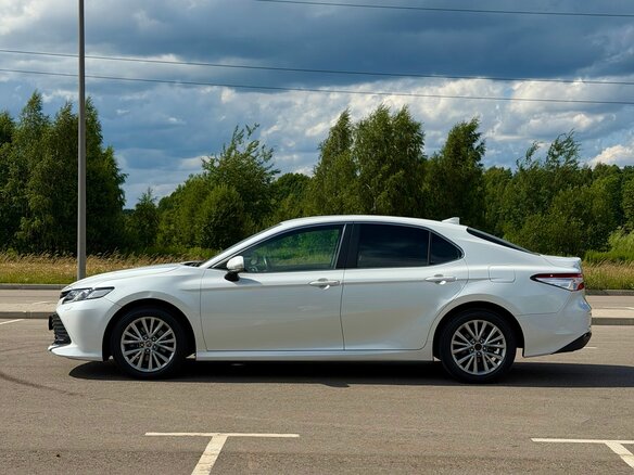 2018 Toyota Camry VIII (XV70), белый - вид 5