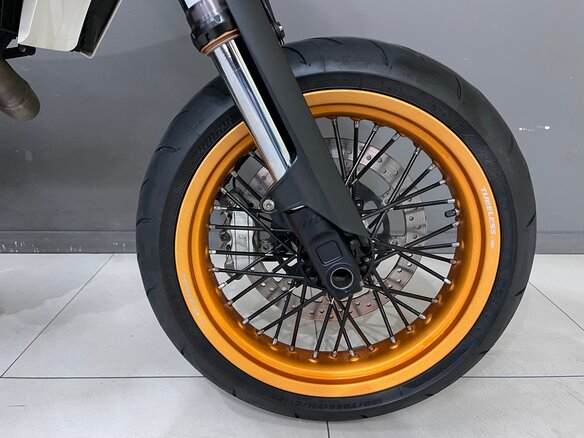 2017 KTM 690 SMC R, белый, 750000 рублей - вид 13