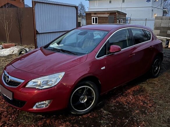 2011 Opel Astra J, красный, 750000 рублей - вид 3