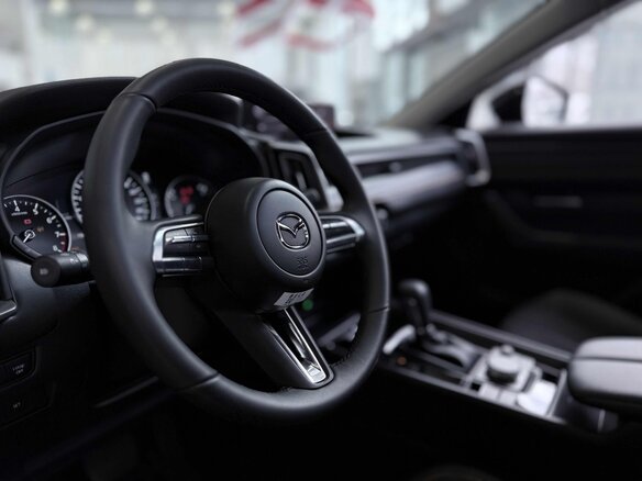2025 Mazda CX-50, красный, 4720000 рублей - вид 12