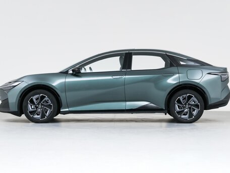 2026 Toyota bZ3, зелёный, 2710000 рублей, вид 3