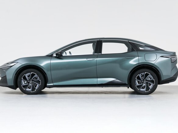 2026 Toyota bZ3, зелёный, 2701000 рублей - вид 2