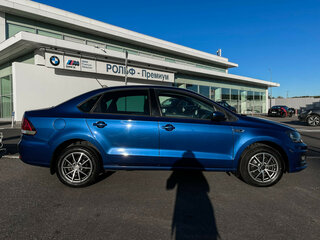 2018 Volkswagen Polo V Рестайлинг, синий, 1279000 рублей, вид 4