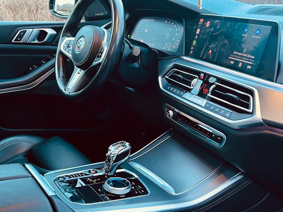 2019 BMW X5 30d IV (G05/G18), чёрный, 7250000 рублей - вид 9
