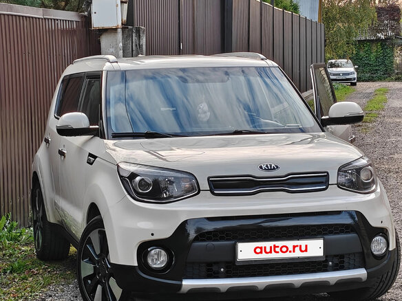 2017 Kia Soul II Рестайлинг, бежевый, 1375000 рублей - вид 1