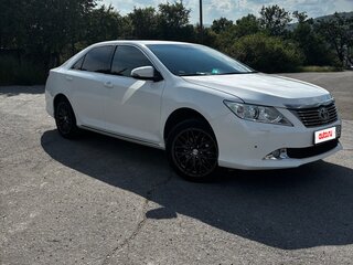 2013 Toyota Camry VII (XV50), белый, 1690000 рублей, вид 2