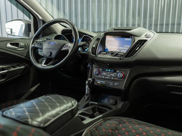 2017 Ford Escape III Рестайлинг, чёрный, 1579000 рублей - вид 9