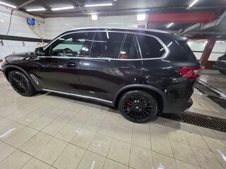 2019 BMW X5 25d IV (G05/G18), чёрный, 5350000 рублей, вид 3