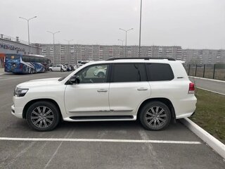 2017 Toyota Land Cruiser 200 Series Рестайлинг 2, белый, 5530000 рублей, вид 2
