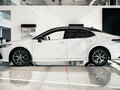 2021 Toyota Camry VIII (XV70) Рестайлинг, белый - вид 4