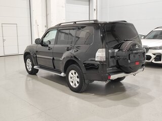 2013 Mitsubishi Pajero IV Рестайлинг 1, чёрный, 2050000 рублей, вид 4