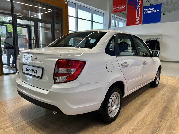 2026 Lada (ВАЗ) Granta I Рестайлинг, белый, 987000 рублей - вид 5