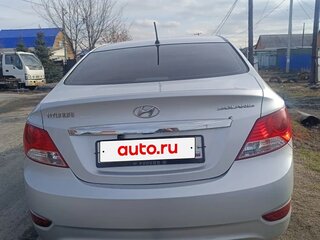2013 Hyundai Solaris I, серебристый, 800000 рублей, вид 2