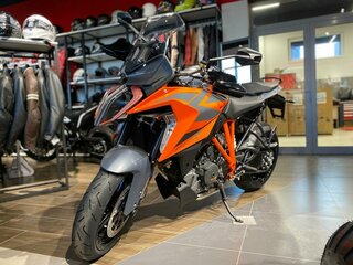 2023 KTM 1290 Super Duke GT, чёрный, 1728000 рублей, вид 3