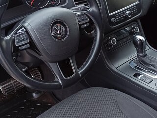 2010 Volkswagen Touareg II, белый, 1575000 рублей, вид 2