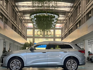 2026 Audi Q5 L III (GU), серый, 5190000 рублей, вид 2