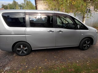 2010 Nissan Serena IV (C26), серый, 1100000 рублей, вид 3