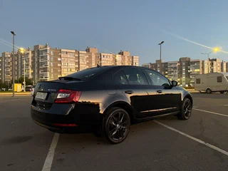 2019 Skoda Octavia III (A7) Рестайлинг, чёрный, 1950000 рублей, вид 3