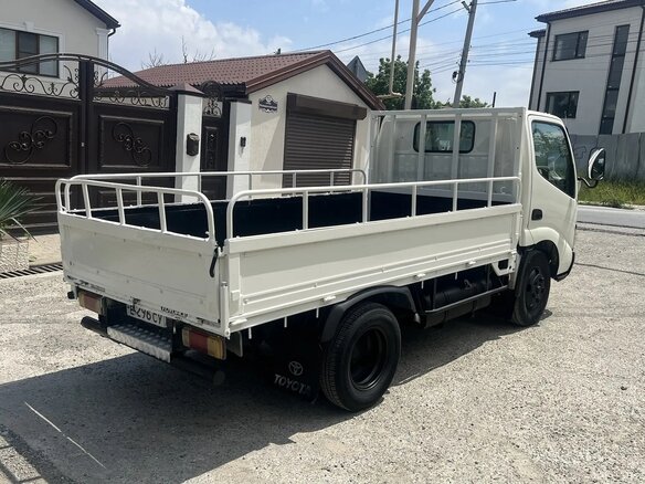 2004 Toyota Dyna, белый, 1450000 рублей - вид 5