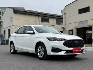 2021 Ford Escort VI Рестайлинг 2, белый, 890010 рублей, вид 1