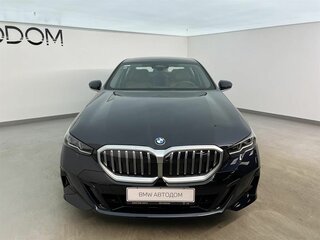 2025 BMW 5 серии Long 530Li xDrive VIII (G60/G61/G68), чёрный, 8190000 рублей, вид 3
