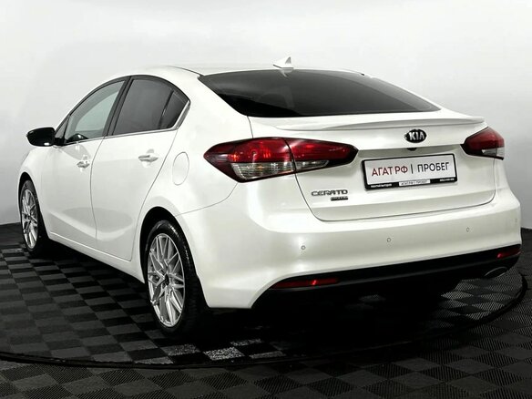 2019 Kia Cerato III Рестайлинг (Classic), белый, 1800000 рублей - вид 7