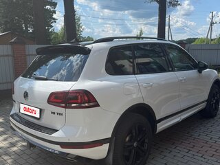 2017 Volkswagen Touareg II Рестайлинг, белый, 4250000 рублей, вид 3