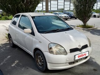 2000 Toyota Vitz I (P10), белый, 149999 рублей, вид 2