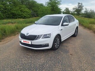 2020 Skoda Octavia III (A7) Рестайлинг, белый, 1950000 рублей, вид 1