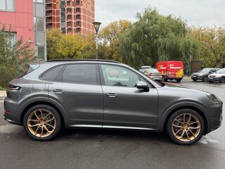 2025 Porsche Cayenne E-Hybrid III Рестайлинг, серый, 15999000 рублей, вид 4
