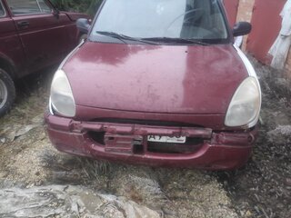 2000 Daihatsu Sirion I (M1), красный, 80000 рублей, вид 1