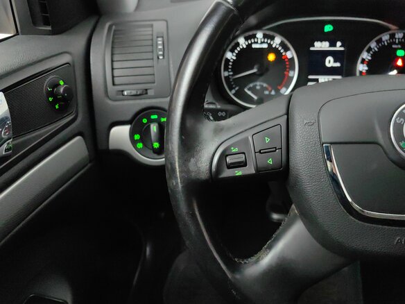 2011 Skoda Octavia II (A5) Рестайлинг, белый - вид 17