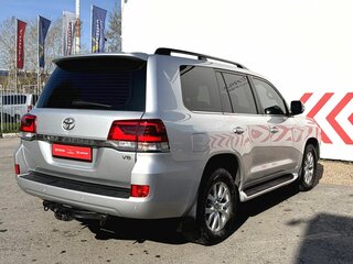 2018 Toyota Land Cruiser 200 Series Рестайлинг 2, серебристый, 6650000 рублей, вид 5