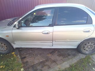 2003 Kia Sephia II Рестайлинг, серебристый, 150000 рублей, вид 1