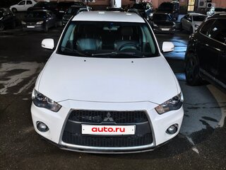 2011 Mitsubishi Outlander II Рестайлинг, белый, 1050000 рублей, вид 3