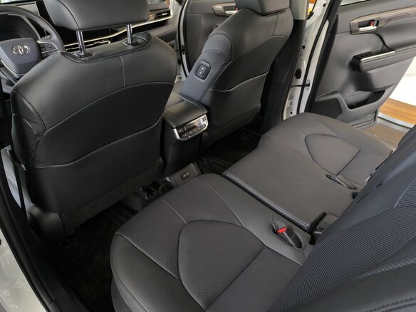 2026 Toyota Highlander IV (XU70), белый - вид 10
