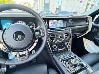 2020 Rolls-Royce Cullinan I (Series I), чёрный, 32000000 рублей, вид 4