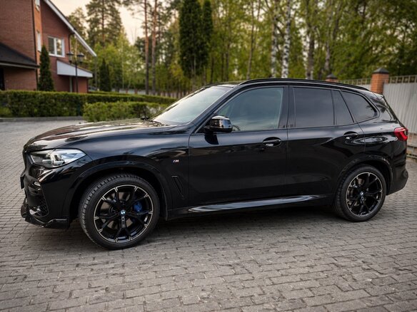2019 BMW X5 30d IV (G05/G18), чёрный, 5970000 рублей - вид 3