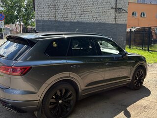 2020 Volkswagen Touareg III, серый, 5600000 рублей, вид 4