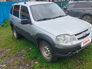 2010 Chevrolet Niva I Рестайлинг, серебристый, 420000 рублей, вид 2