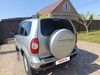 2015 Chevrolet Niva I Рестайлинг, серебристый, 550000 рублей, вид 2