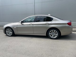 2013 BMW 5 серии 520i VI (F10/F11/F07), бежевый, 1980000 рублей, вид 2