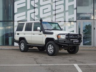 Toyota Land Cruiser 76 70 Series Рестайлинг 1