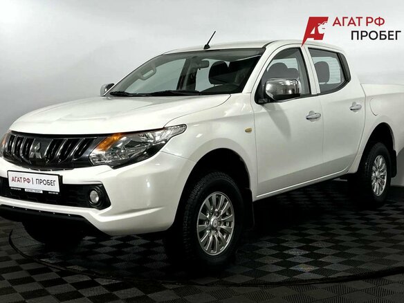 2017 Mitsubishi L200 V, белый, 2350000 рублей