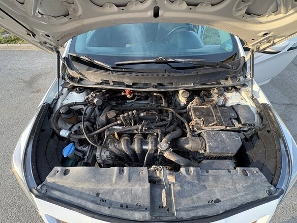 2015 Hyundai Solaris I Рестайлинг, белый, 550000 рублей - вид 17