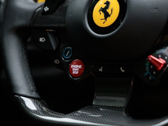 2017 Ferrari GTC4Lusso, красный, 31000000 рублей - вид 23