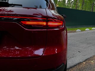 2022 Porsche Cayenne III, красный, 8550000 рублей, вид 5